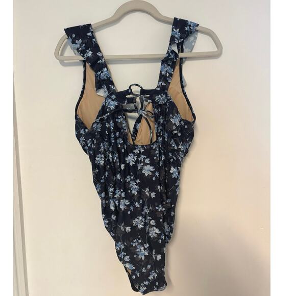NWT A Pea in the Pod Ruffled Maternity One
Piece Floral Swimsuit Blue Size Large - Picture 5 of 6